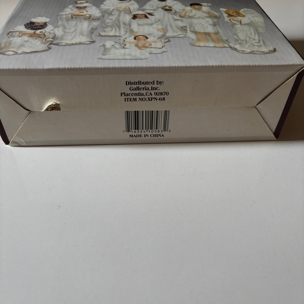 Galleria Fine Porcelain Nativity  9 Pc Set Figurine - Picture 13 of 13